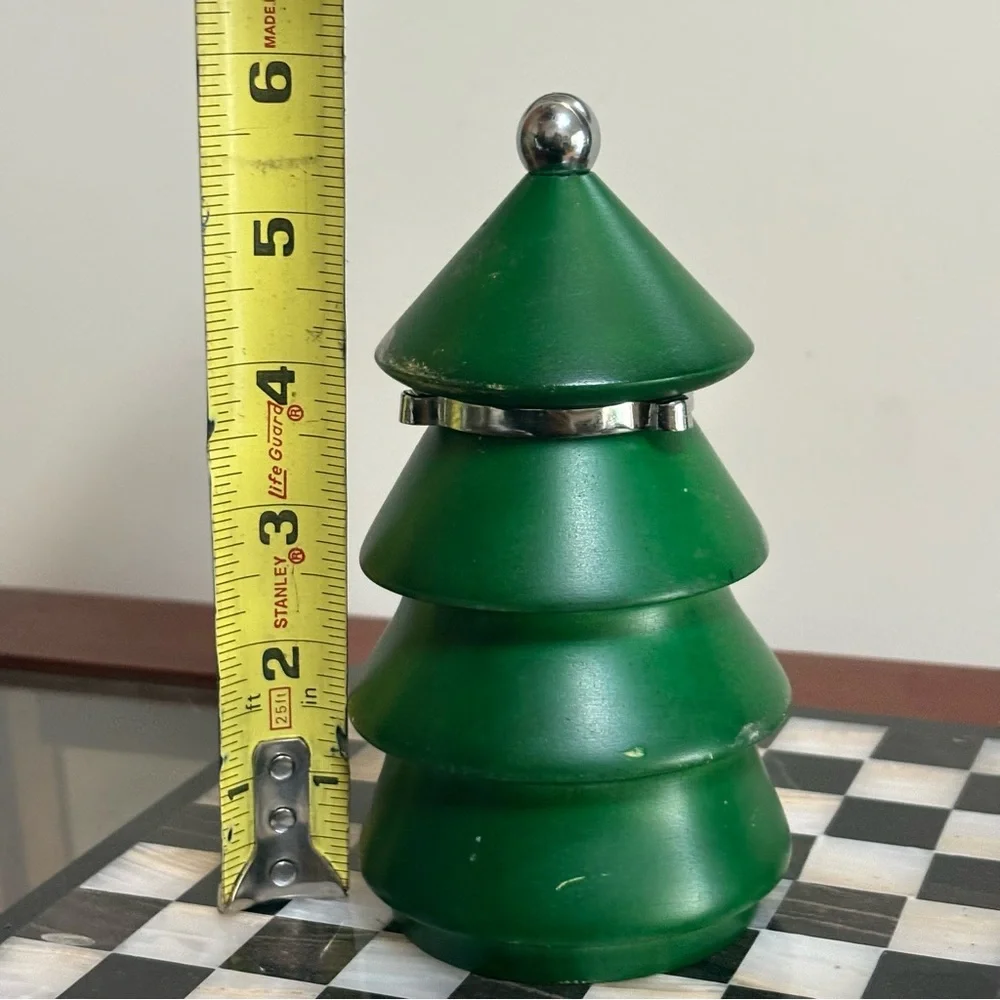 Vintage Pepper Grinder By WM Bounds - Picture 2 of 6
